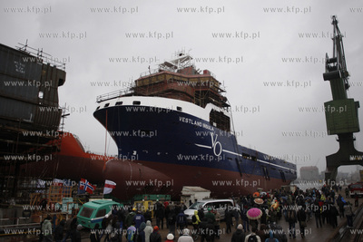 Stocznia Gdansk. Wodowanie specjalistycznego statku...