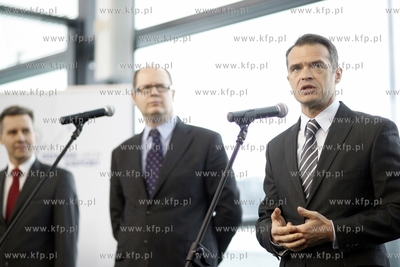 Gdańsk. Konferencja prasowa ministra transportu budownictwa...