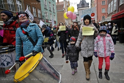 Gdansk. ul. Dluga manifa zorganizowana przez Trojmiejska...