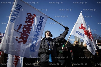 Pikieta pod Urzędem Wojewodzkim w Gdansku w gescie...