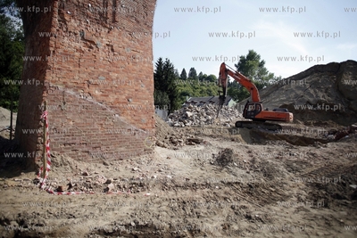 Wyburzanie wiaduktu w Dolnym Migowie pod budowe linii...