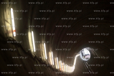 Tunel pod Martwa Wisla, wywiercony przez maszyne TBM.

17.01.2014

fot....