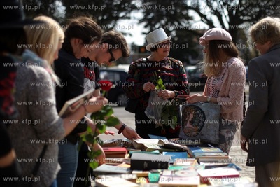 Gdańsk Oliwa. Wymiana książek wśród mieszkańców...