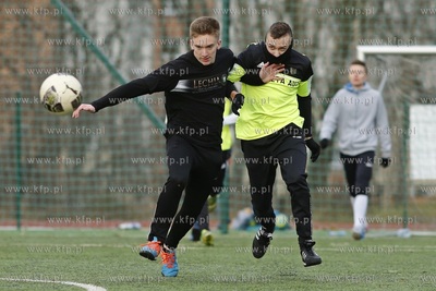 Gdansk Zaspa. Pilkarski turniej dzikich druzyn Do przerwy...