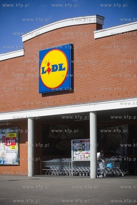 Dyskont spożywczy Lidl przy ul. Grunwaldzkiej w Gdańsku.
09.05.2018
fot....
