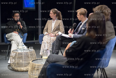 Spotkanie "Wojna obok nas. Historie odwagi, krzywdy,...