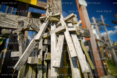 Podlaska Góra Krzyży na uroczysku Święta Woda wznosi...