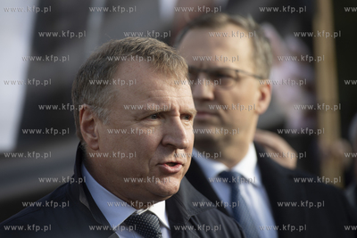 Konferencja zorganizowana przez Jacka Kurskiego oraz...