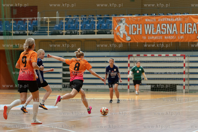 Hala 100-lecia w Sopocie.  Turniej piłki nożnej kobiet...