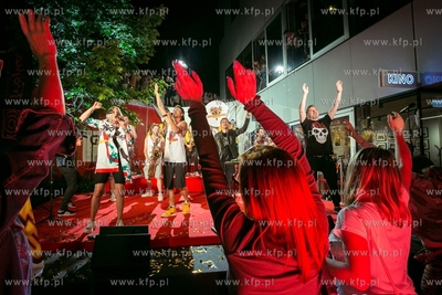 Gdynia. Koncerty na czerwonych schodach przy Gdyńskim...