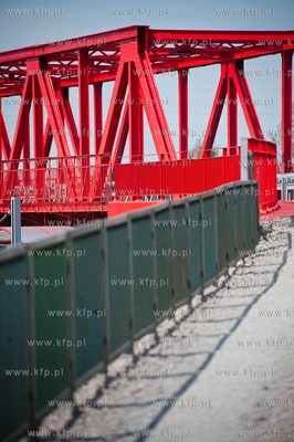 Gdansk Letnica. Odnowiony wiadukt kolejowy na ulicy...