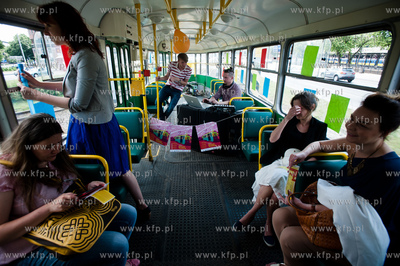 Gdansk. Zabytkowy tramwaj typu 102Na, ktory pelni role...
