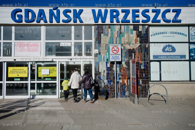 Gdansk. Remont i rozbudowa dworca kolejowego PKP we...
