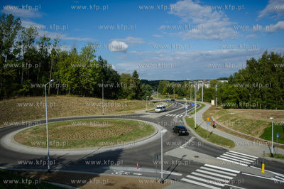 Gdansk. Nowo otwarta droga dojazdowa do przystanku...
