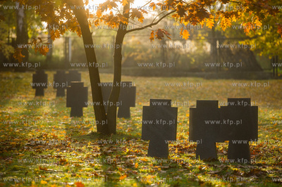 Gdansk. Cmentarz Garnizonowy. Dzien Wszystkich Swietych.
Nz...