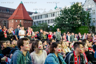 Gdansk. Targ Weglowy. Strefa kibica, gdzie mieszkancy...