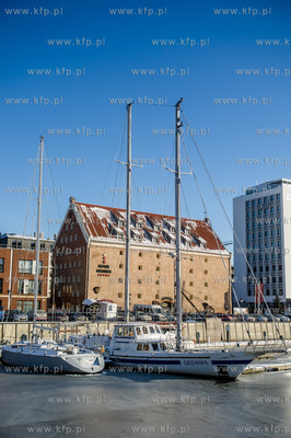 Gdańsk. Mroźny, słoneczny, zimowy dzień. Minusowe...