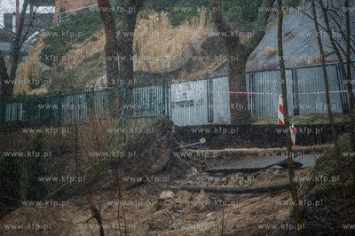 Gdynia. Kamienna Góra. Skutki wieczornego osunięcia...