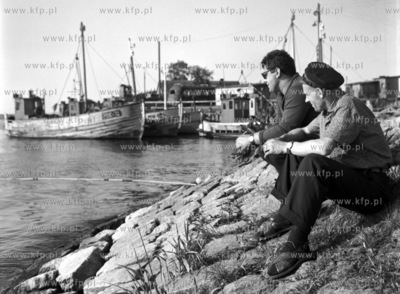 Rybacy lowia kolo portu rybackiego w Swibnie.
04.06.1968
0001444z_czerwiec1968
Fot....