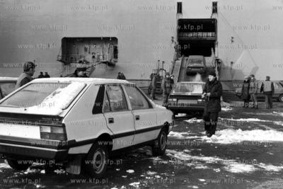 Załadunek przeznaczonych dla Chińskiej Republiki...