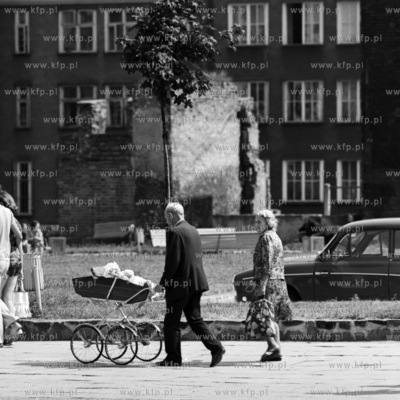 Spacer z wnuczkiem. 
08.1971
0000549z_sierpien1971
Fot....