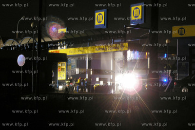 Akcja strazy pozarnej na stacji benzynowej Rafinerii...