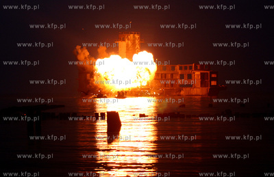 Ekipa filmowa serialu Kryminalni realizuje na plazy...