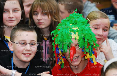 Uczniowie i pedagodzy rumskich szkol swietuja pierwszy...