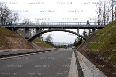 Gdynia. Dobiegaj1 konca prace przy budowie ostatniego...