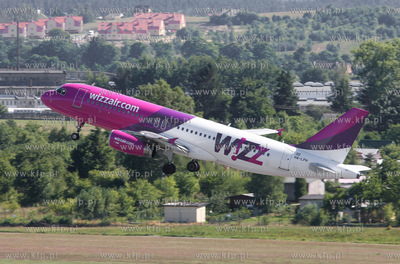 Gdansk, Rebiechowo Nz. Airbus A320-232 linii Wizzair.
02.06.2008
Sebastian...