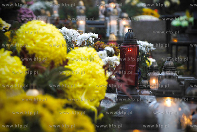 Swieto Zmarlych - cmentarz  przy ulicy Anteczaka, parafia...