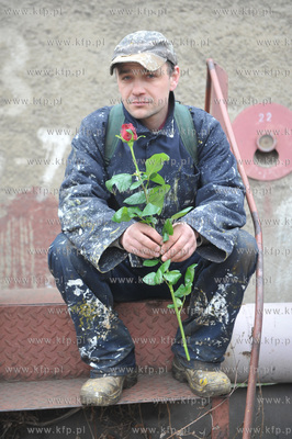 Stoczniowcy ze Stoczni Gdanskiej w holdzie tragicznie...