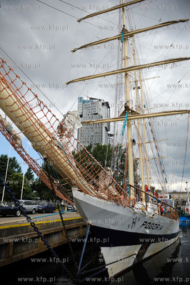Gdynia. Poczatek rejsu na Jachcie Pogoria, zorganizowanego...