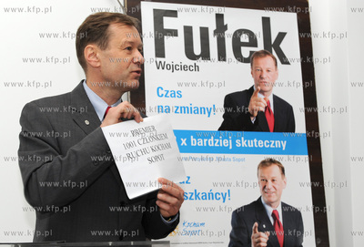 Sopot. Konferencja prasowa ruchu Kocham Sopot, na ktorej...