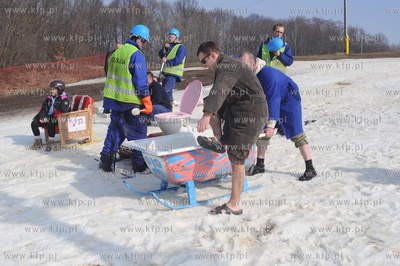 Zawody Zjazdu Na Byle Czym - rodzinna impreza na stoku...