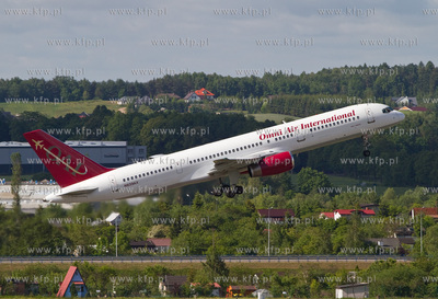 Gdansk, Rebiechowo. Nz. Boeing 757-28A Omni Air International....