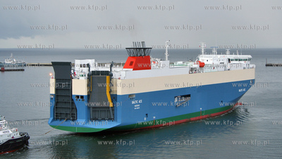 Port Gdynia. Samochodowiec PC/TC Baltic Ace
06.2007
fot....