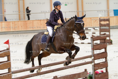 Pierwszy dzien Halowych Regionalnych Zawodow w Skokach...