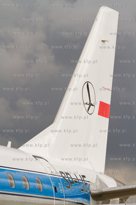 Na gdanskim lotnisku wyladowal  Embraer 175 Polskich...