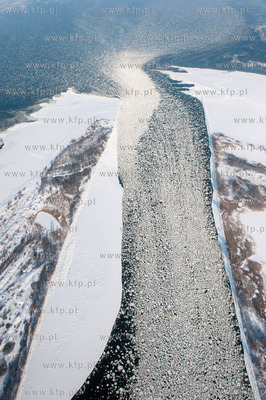 Kra na Wisle w okolicy ujscia rzeki do Zatoki Gdanskiej....