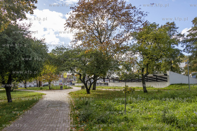 Skwer im. Ignacego Daszyńskiego położony pomiędzy...