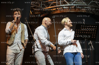 Centrum Św. Jana. Świętojańskie świętowanie /...