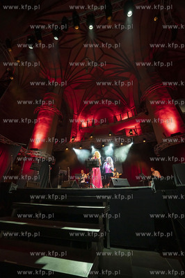 Centrum Św. Jana. Świętojańskie świętowanie /...