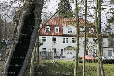 Dwor Oliwski polozony w malowniczej Dolinie Radosci...