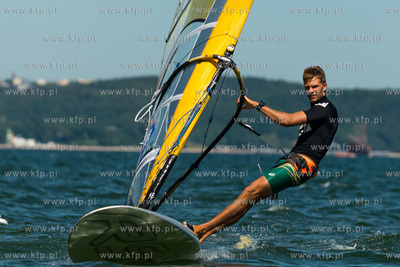 Plaza w Sopocie, przy Sopockim Klubie Zeglarskim. Briefing...