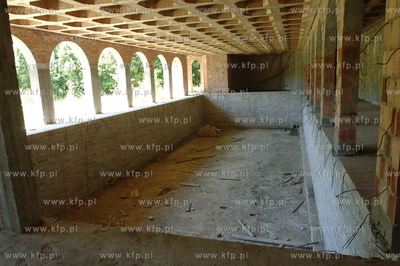 Wnetrze zamku w Lapalicach, polozonego miedzy Chmielnem...