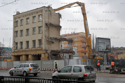 Wyburzanie dawnego Domu Towarowego PDT, a obecnie Galerii...