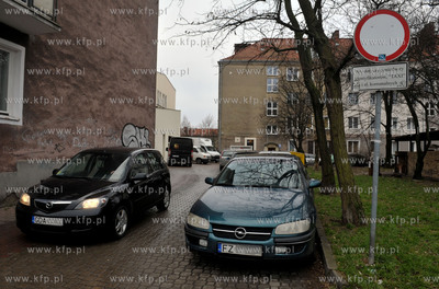 Samochody z rejestracjami spoza Gdanska zaparkowane...