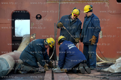 Stocznia Gdansk. Budowa statku typu PSV Ocean Art do...