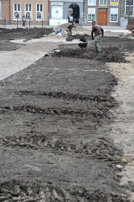 Prace przy budowie skweru na terenie Law Miesnych pomiedzy...